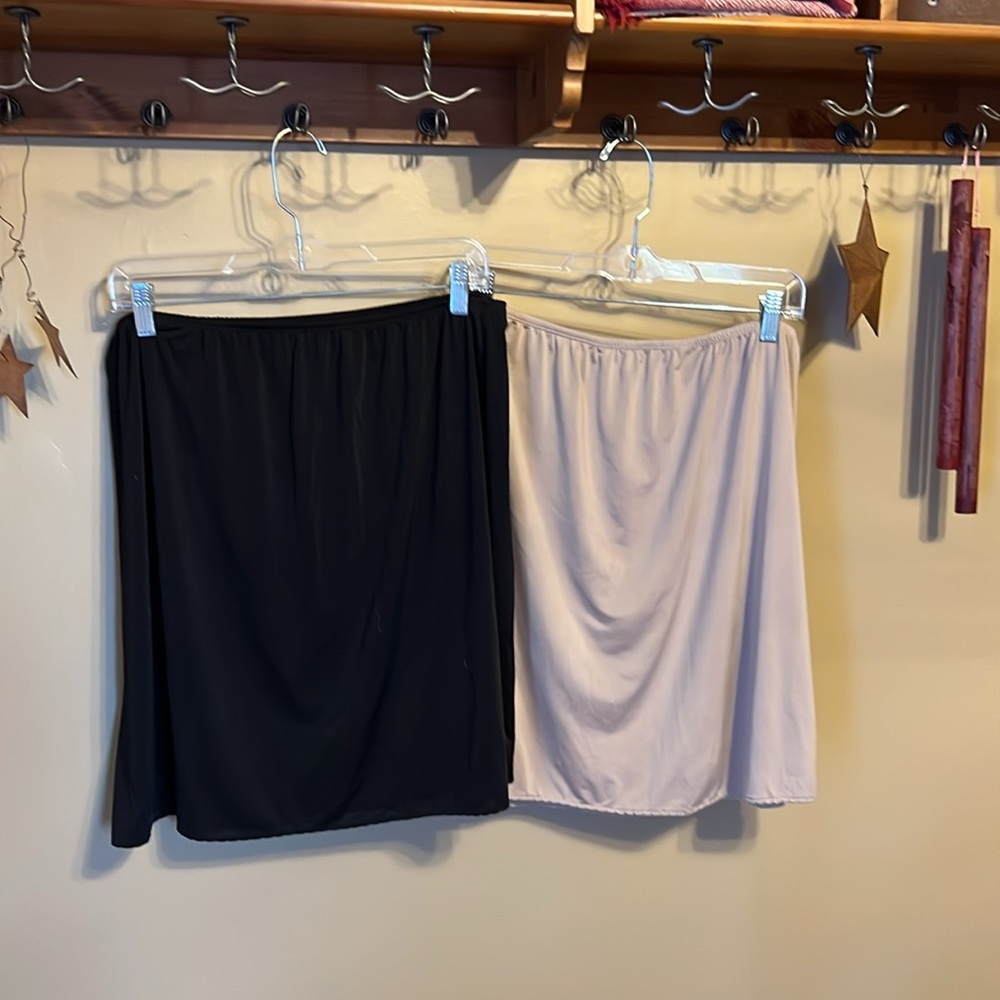 Jones New York Half Slip bundle of two   - 1X  black and beige (Nude)